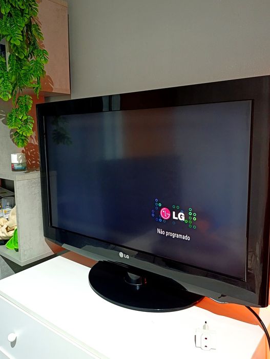 Televisão LG 32 polegadas - Ideal para Box ou Consola"