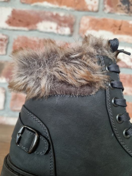 Szare traperki z futerkiem
