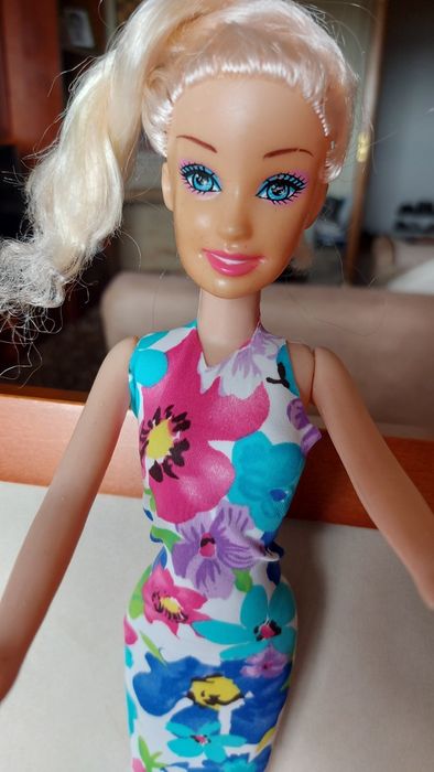 Barbie com vestido extra