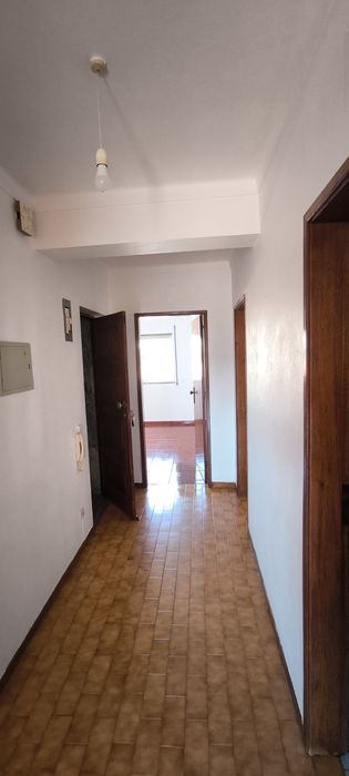 Alugo Apartamento T2  - Estação Parque de Exposições, Lousã