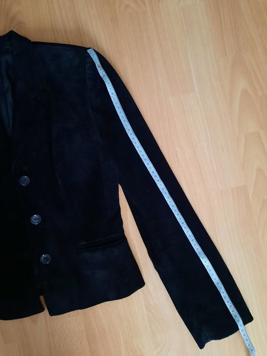 Женский замшевый костюм с юбкой