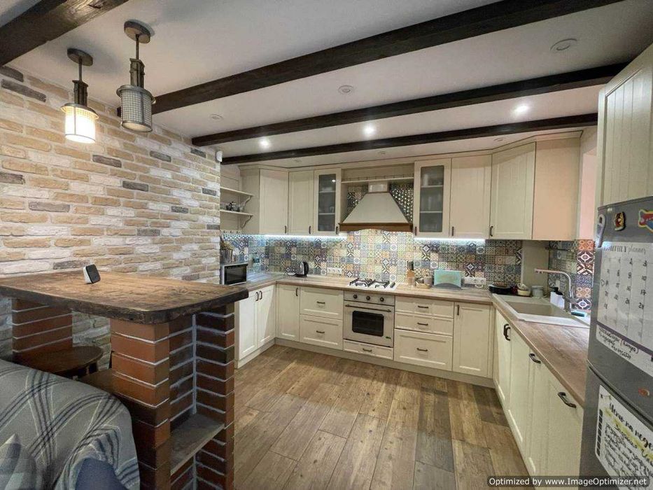 Продаю четырехкомнатную квартиру в Новострое на 12 Продольной д1