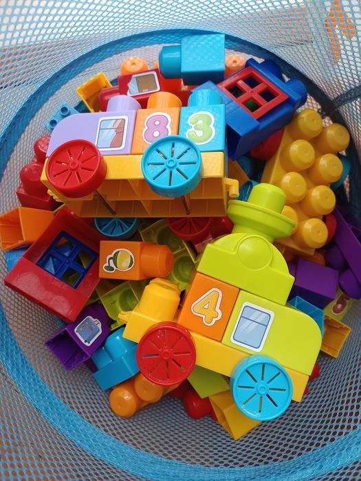 Cesto com blocos de construção tamanho grande