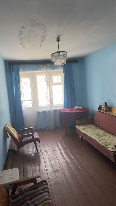 Продаж двокімнатної квартири без зручностей.