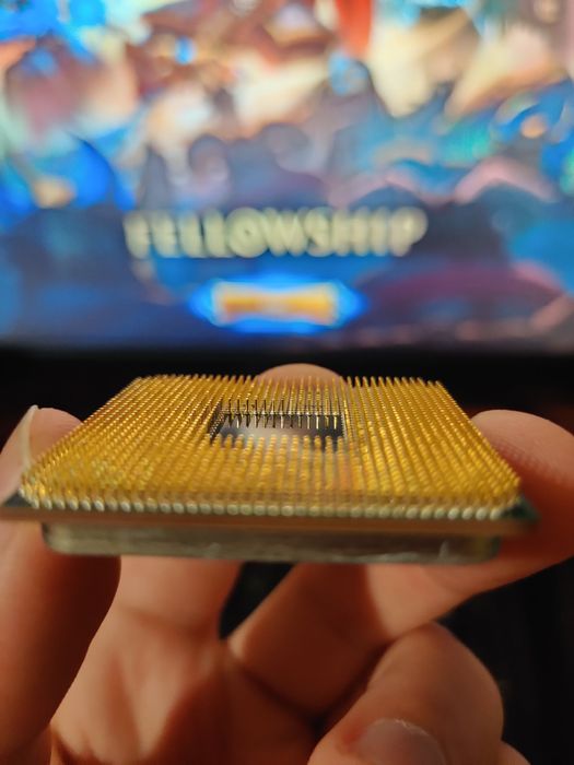 Procesor AMD Ryzen 5 3600X + boxowe chłodzenie.