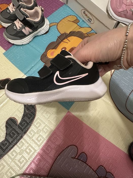 Взуття для дівчинки