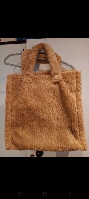 Bolsa bege de pêlo artificial - Stradivarius