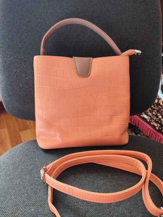 Жіноча сумка персикового кольору