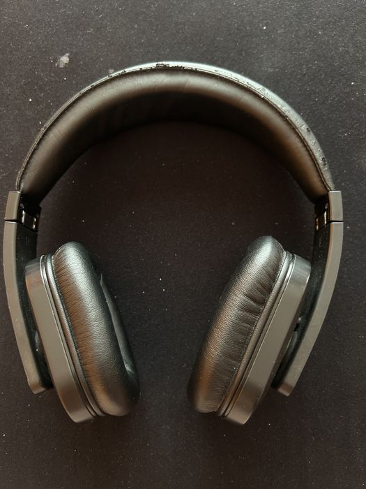 czarne sluchawki nauszne