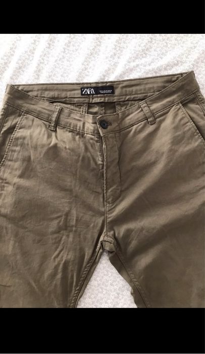 Calças verdes, chino skinny da marca Zara