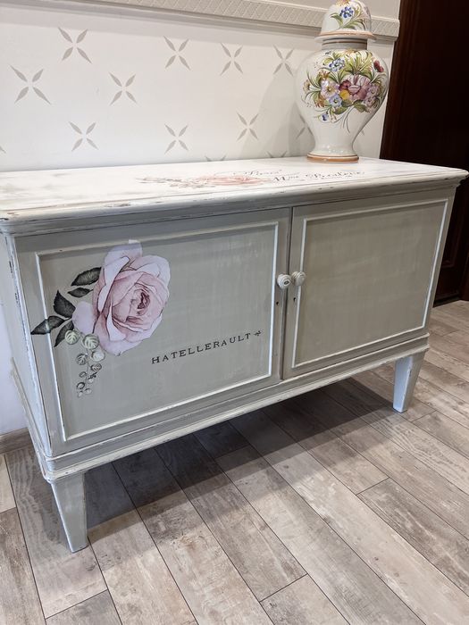 Piękna komoda shabby chic