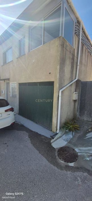 Apartamento T3 renovado com garagem