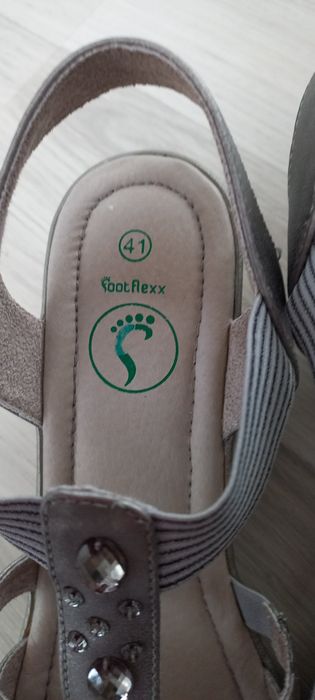 Sandały na koturnie Footflexx