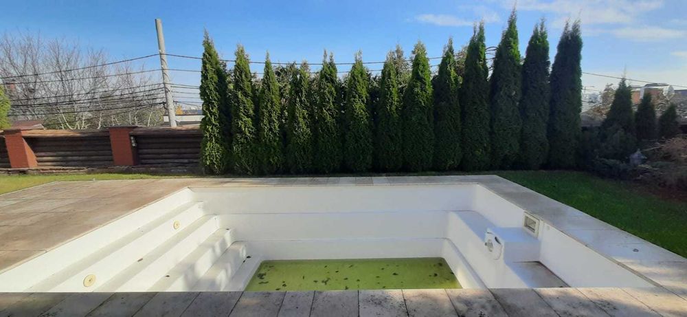 Будинок на Соломінці з особистим бомбосховищем з кухнею та кімнатою