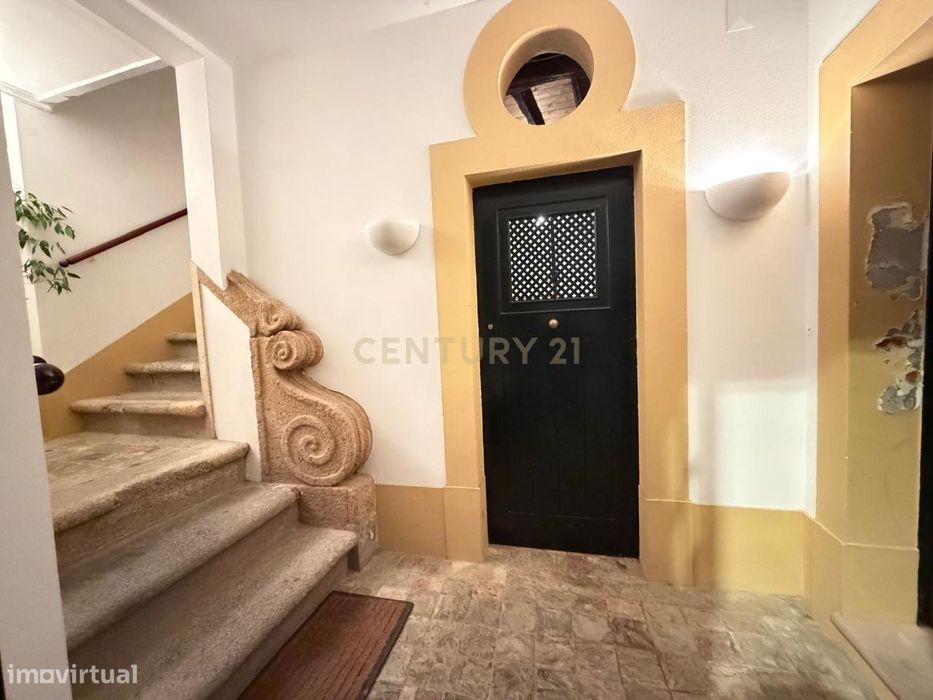 Segundo Piso de Edifício Apalaçado no Centro Histórico de Portalegre