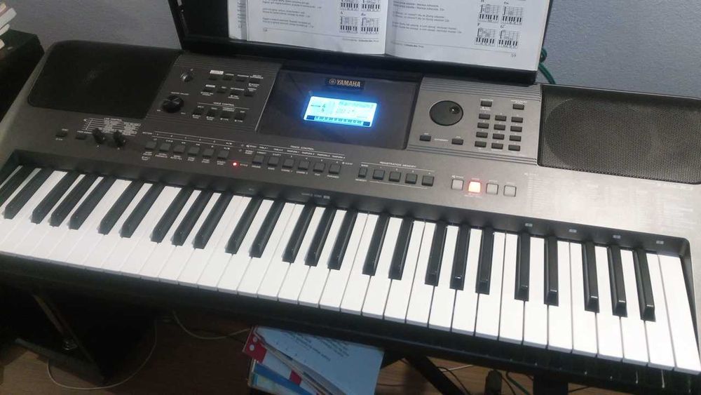 Keyboard Yamaha psr i500.