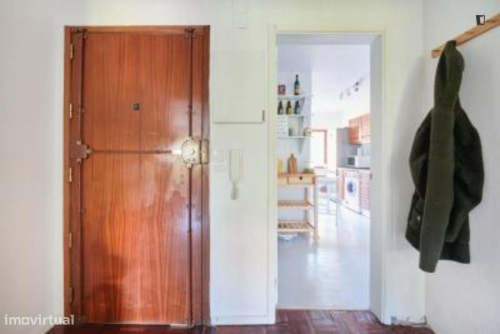 Quarto - localizado em Telheiras Lisbon