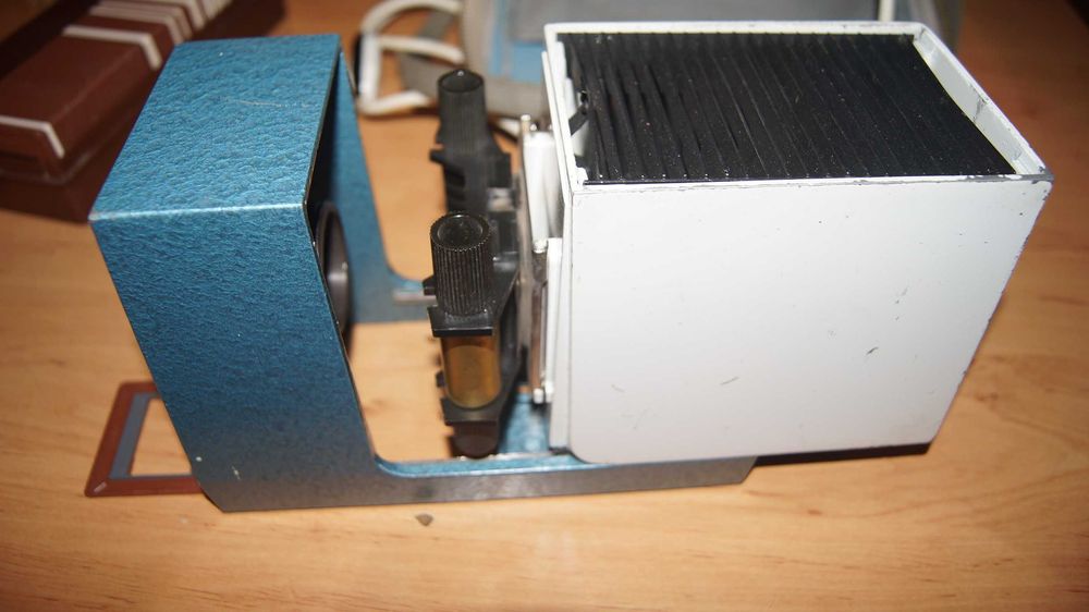 Diaskop Profil rzutnik projektor do slajdów PRL nowy z ramkami futerał