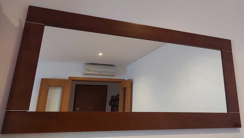 Espelho em Cerejeira com relevos em prateado