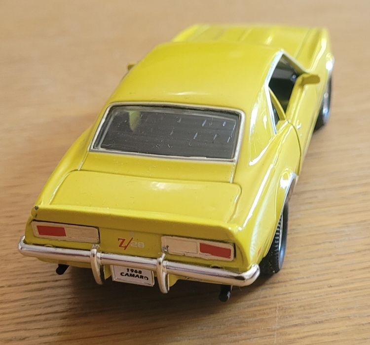 Model Chevrolet Camaro 1:36 12cm
