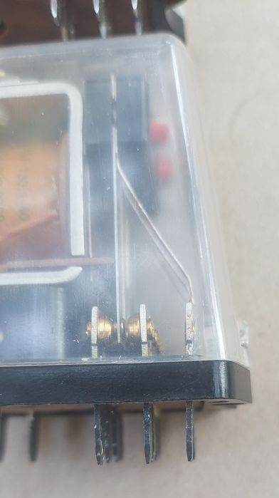 TGL 200 - 3799 ... 8- нерухоміх контактів .