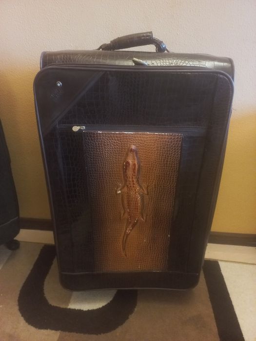 Продам чемодан дорожный