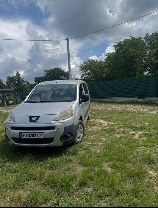 Peugeot Partner 2010 року