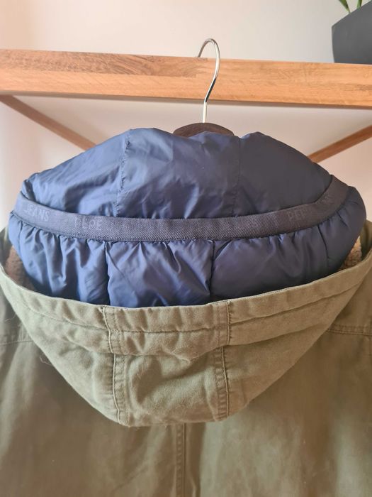 Casaco em bom estado.