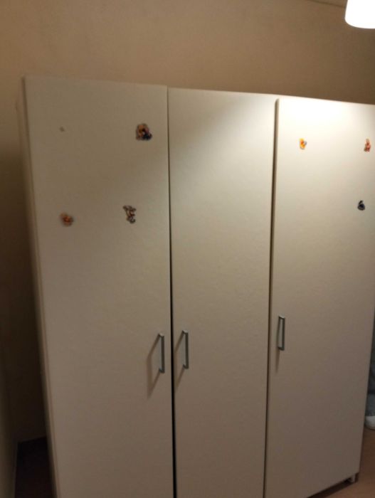 Roupeiro com alguns defeitos