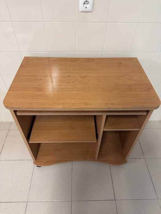 Secretária madeira castanha c/ rodas