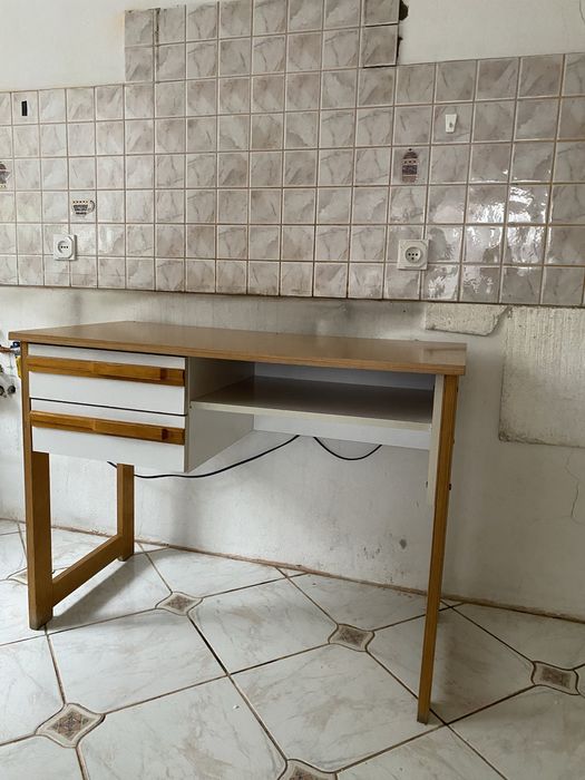 Biurko drewniane z szufladami