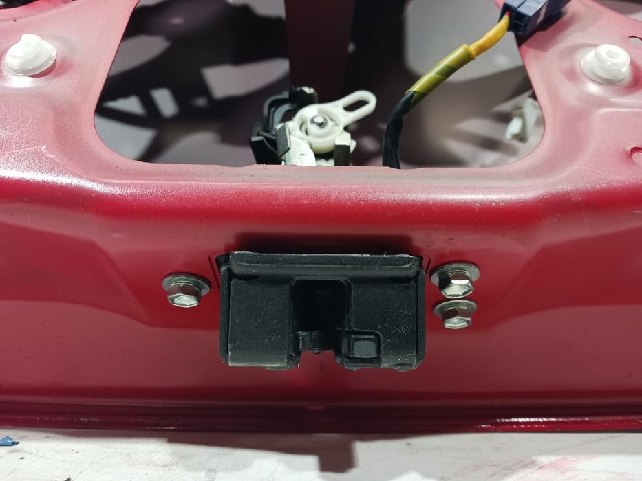 Porta / tampa da mala TOYOTA Yaris (_P9_)