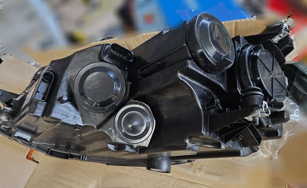 VW Golf VII nowa przednia prawa lampa Valeo