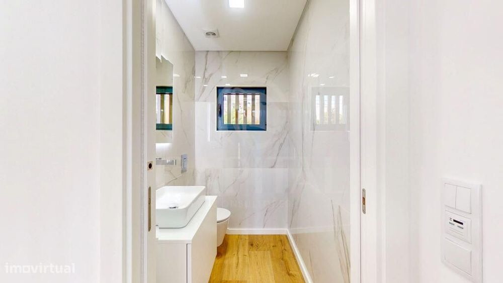 Magnífica Moradia T4 com Piscina e Terraço, em condomínio fechado