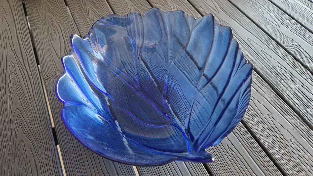 Taça de vidro azul grande