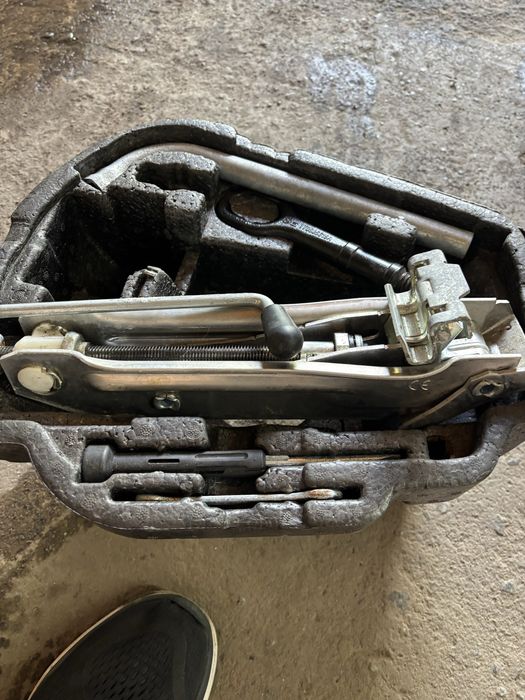 домкрат, на VW, AYDI  шкода , ,гольф,