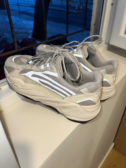 tenis YEEZY 700 V2 / size: 44 eur