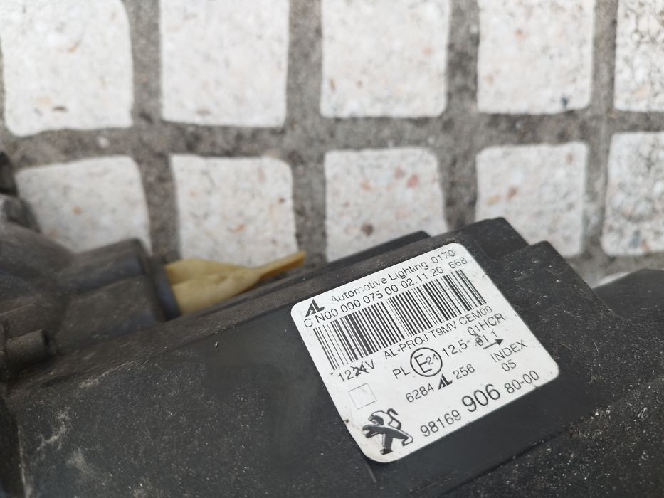 Óticas originais Peugeot.  208   508.  308 vário material.