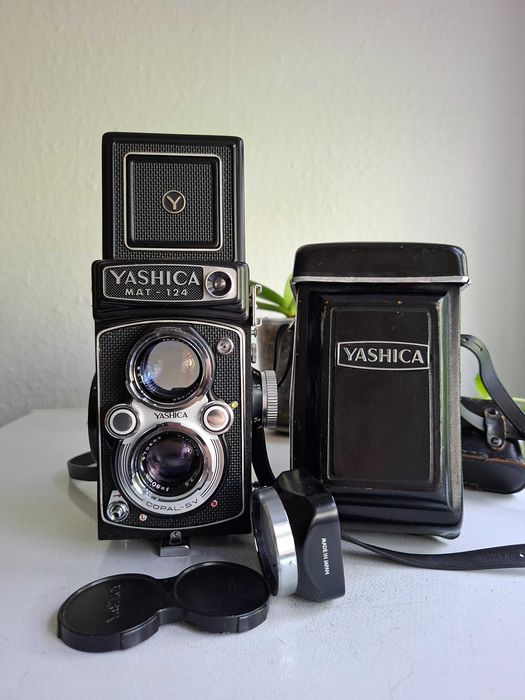 Yashica 124 mat z pokrowcem