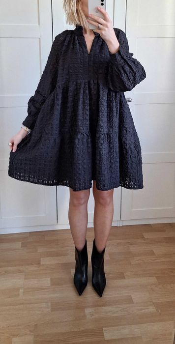 Krótka Sukienka z Fakturą Mapp Jeans Czarno Granatowa