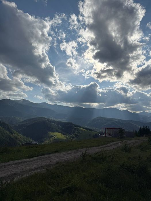 Рівна ділянка, під будову. Межує з лісом. 40 соток в Дземброні