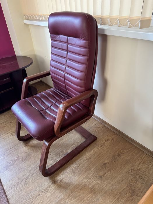 Кресло на деревянной раме