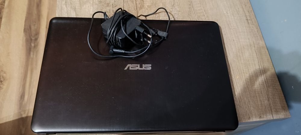 Laptop Asus czarny
