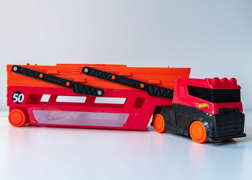 HOT WHEELS GHR48 Mega Transporter Laweta na 50 aut