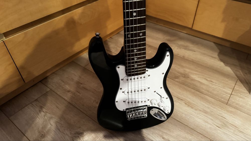 Dziecięca Gitara Elektryczna Tanglewood EE 12 Czarna Stratocaster BDB