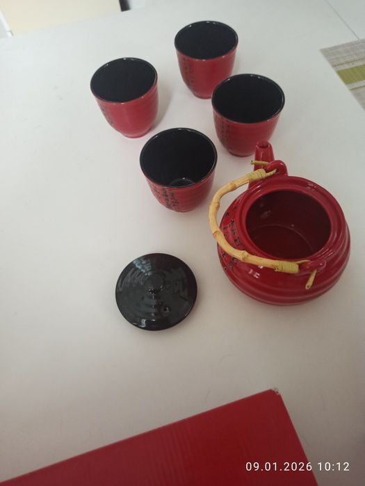 Керамічний чайний набір.