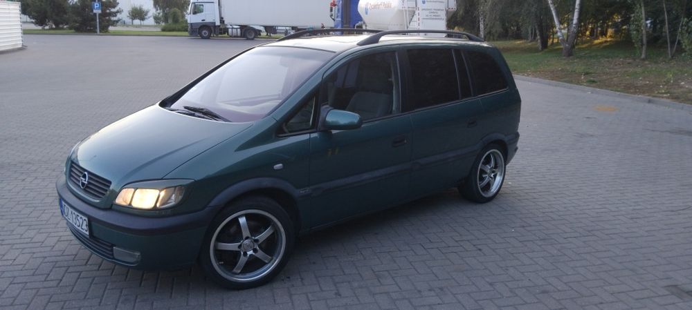Opel Zafira A  2.2 benzyna/LPG  2002r  7 osób