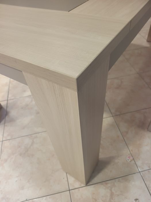 Mesa em ótimo estado.