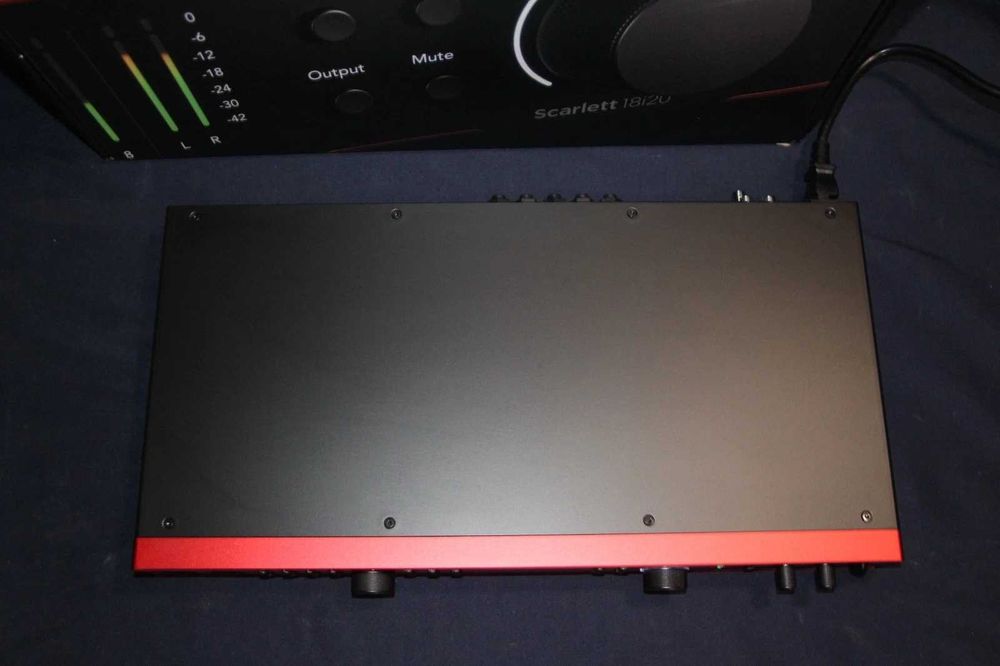 Interface de áudio USB Focusrite Scarlett 18i20 de 4.ª geração
