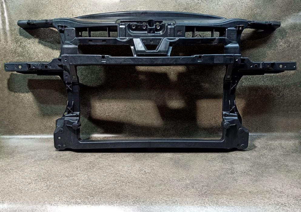 Передня панель телевізор VW Caddy III IV Touran передняя телевизор